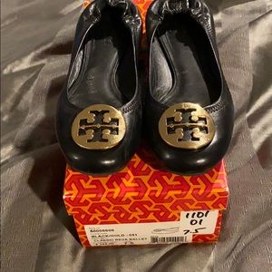 Woman’s Tory Burch classic flat